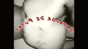 Fuí de visita a la casa de mi amigo y  me recibio su madre , tenia tiempo de no verla y termino  dandome las nalgas