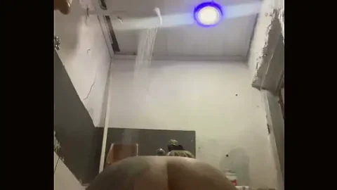 inedito mulher se grava masturbando com um sabone ate gozar bolhas de sabao 1733496405