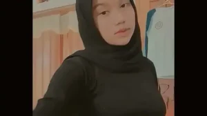 Sepongan Hijab Hitam