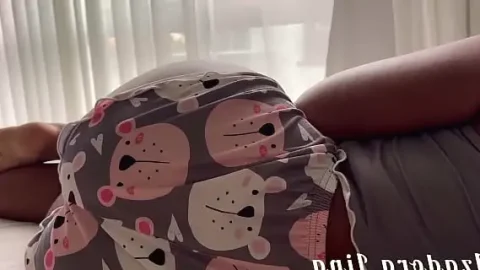 transar de manha cedo e uma delicia o safado chegou colocando o pau dele e deixei deixei o pau dele todo babadinho e ele fuder minha bucetinha de quatro video completo no sheer 1733496352